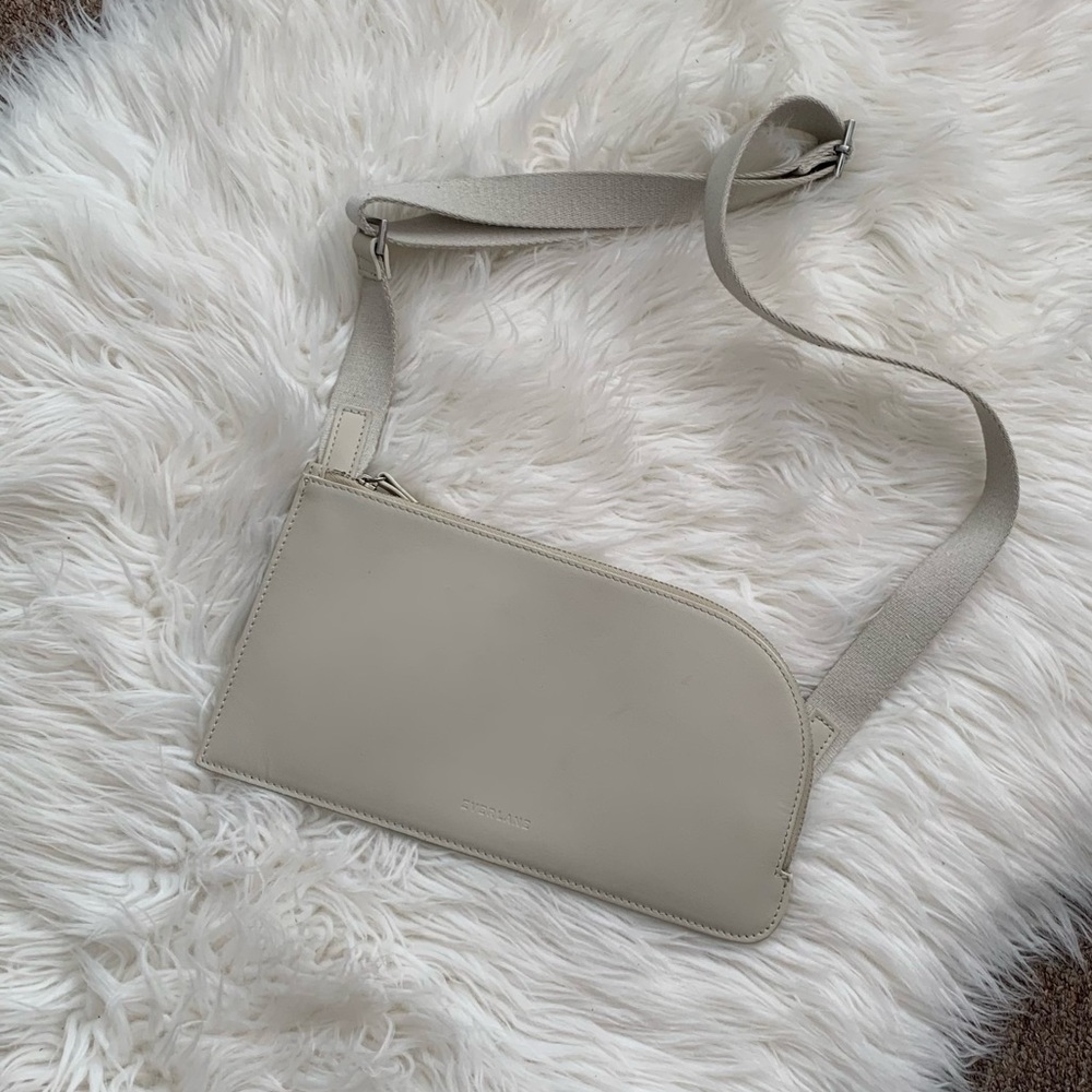 1983.Everlane the italian leather sling bag
